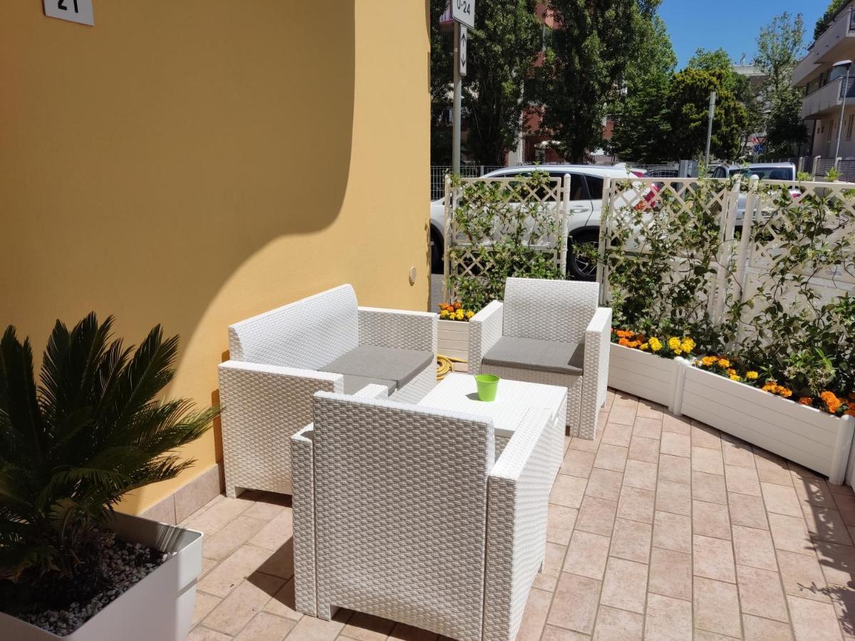 Residence Yellow Римини Экстерьер фото